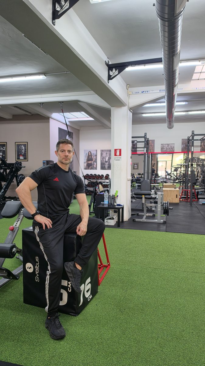 Alessio Pipolo nel suo studio Zone Fit Lab a Roma